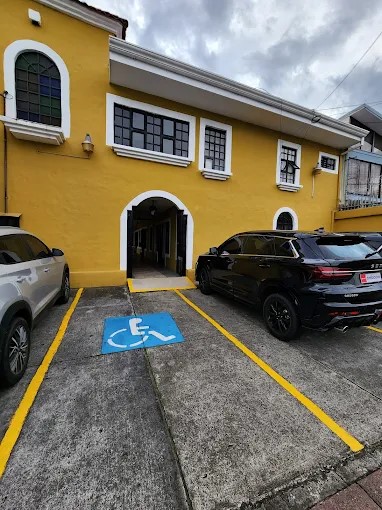 Fachada del consultorio CR Terapia en Mercedes Norte de Heredia